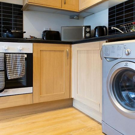 1-bedroom apartment with balcony, Hoddesdon Buitenkant foto