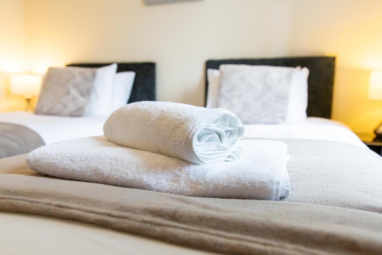 1-bedroom apartment with balcony, Hoddesdon Buitenkant foto