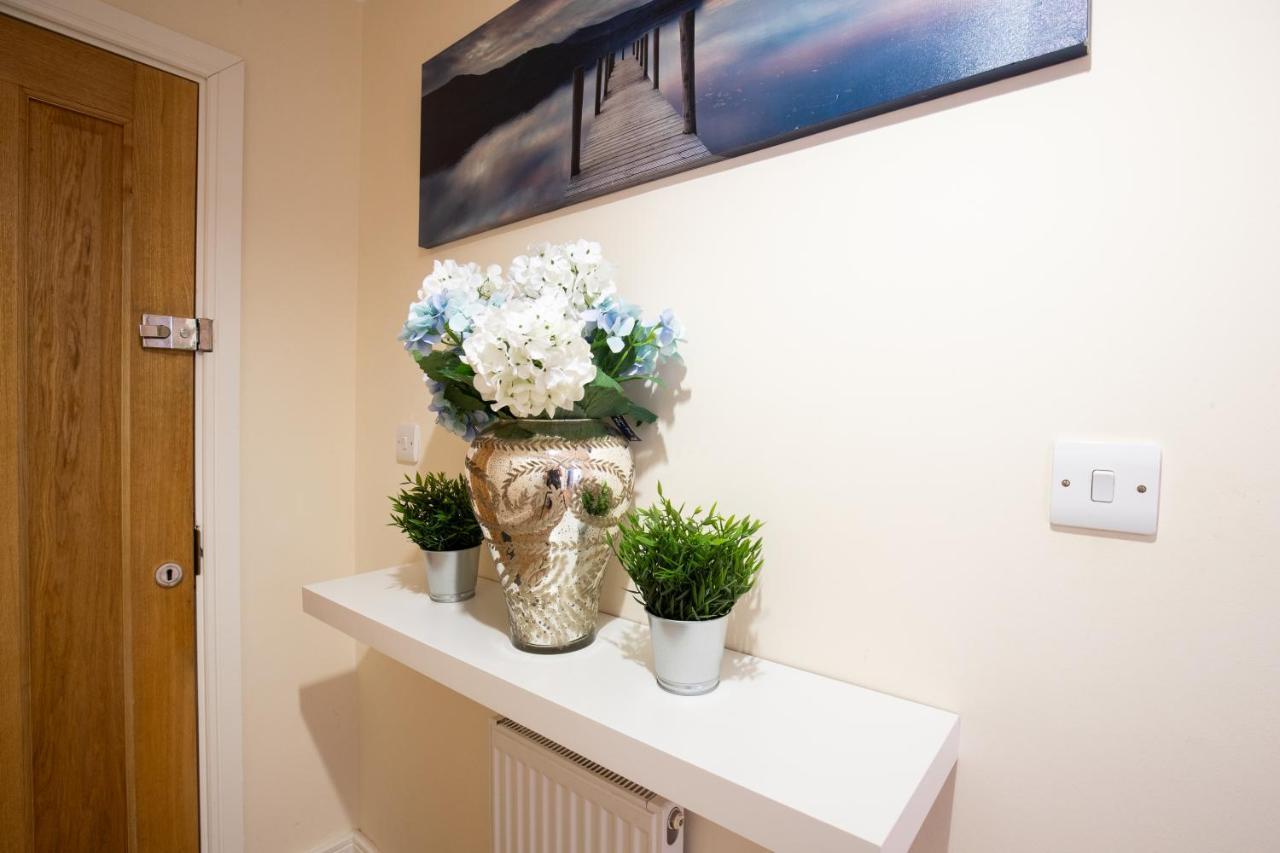 1-bedroom apartment with balcony, Hoddesdon Buitenkant foto