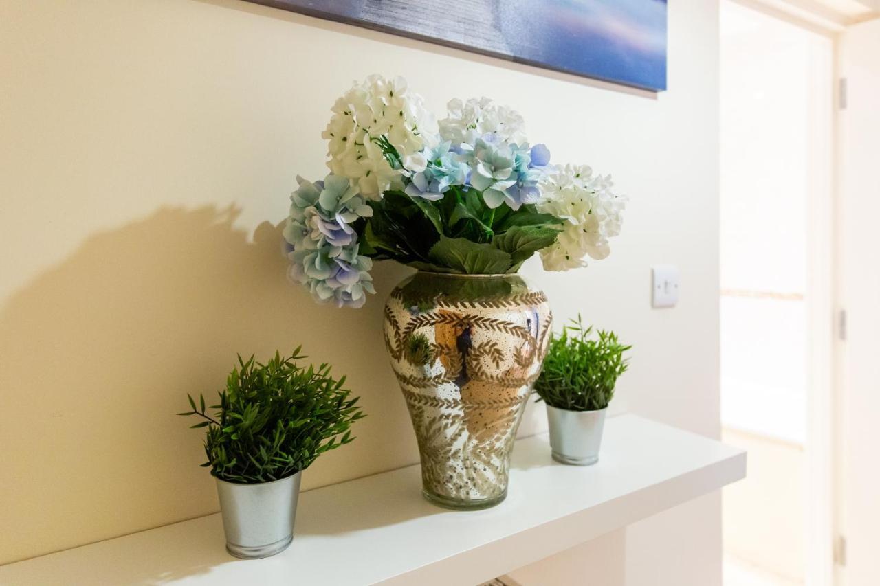 1-bedroom apartment with balcony, Hoddesdon Buitenkant foto