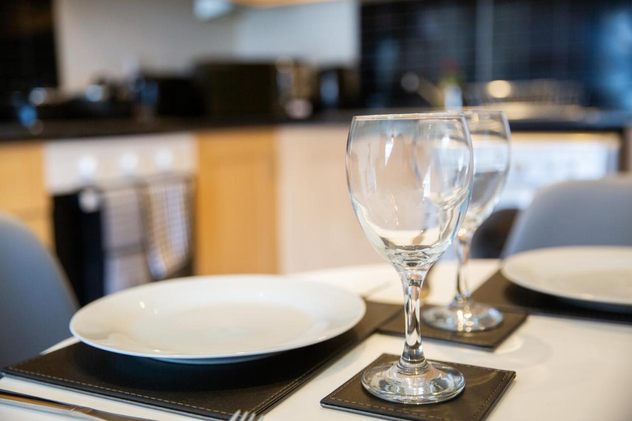 1-bedroom apartment with balcony, Hoddesdon Buitenkant foto