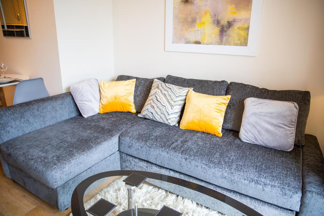 1-bedroom apartment with balcony, Hoddesdon Buitenkant foto