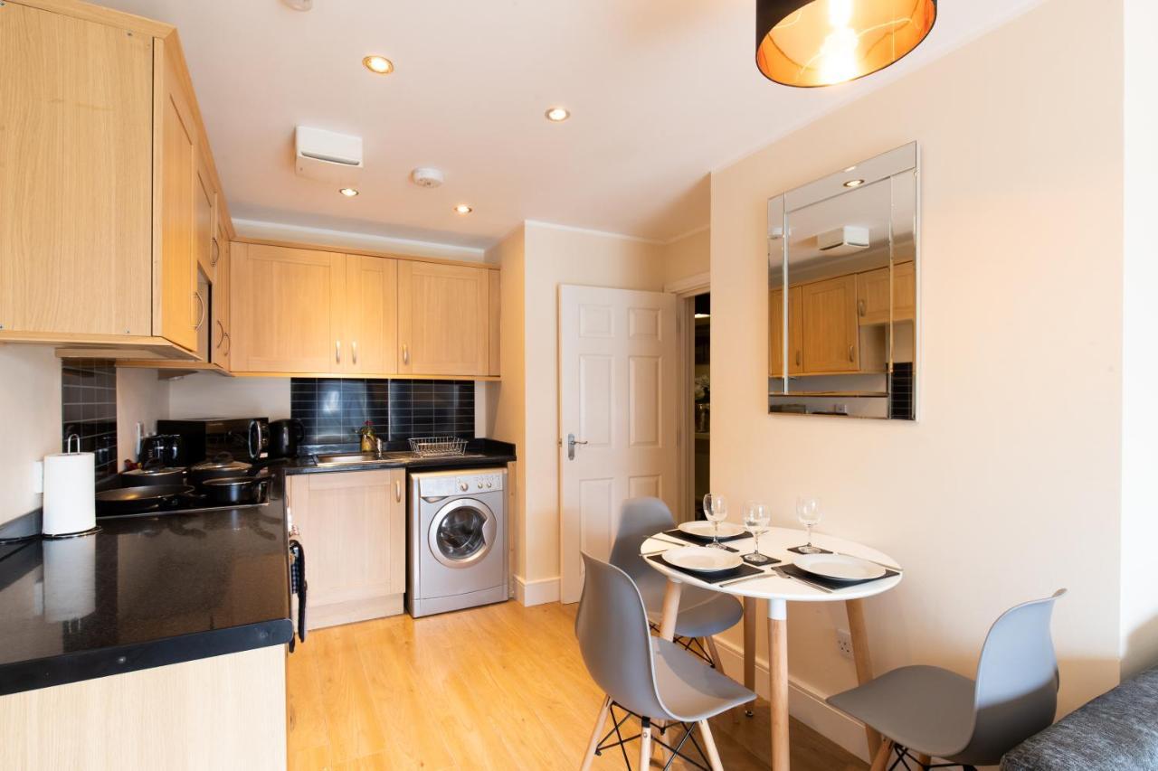 1-bedroom apartment with balcony, Hoddesdon Buitenkant foto