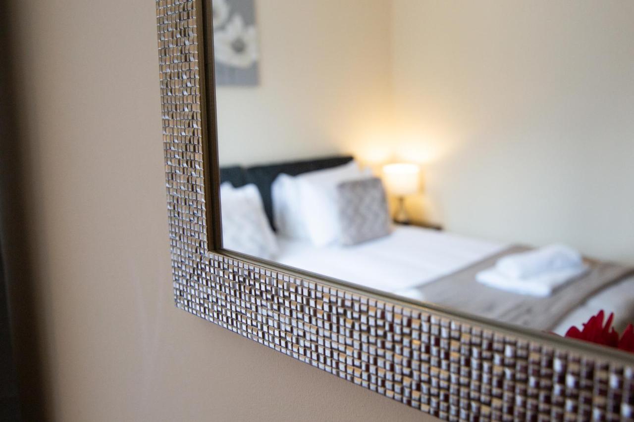 1-bedroom apartment with balcony, Hoddesdon Buitenkant foto